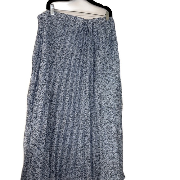 Dresses & Skirts - Women’s Bundle black cropped top & 2  Pleated Skirts
